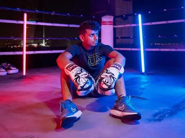 Rashed Belhasa in boxing gloves resting in the ring during a training shoot